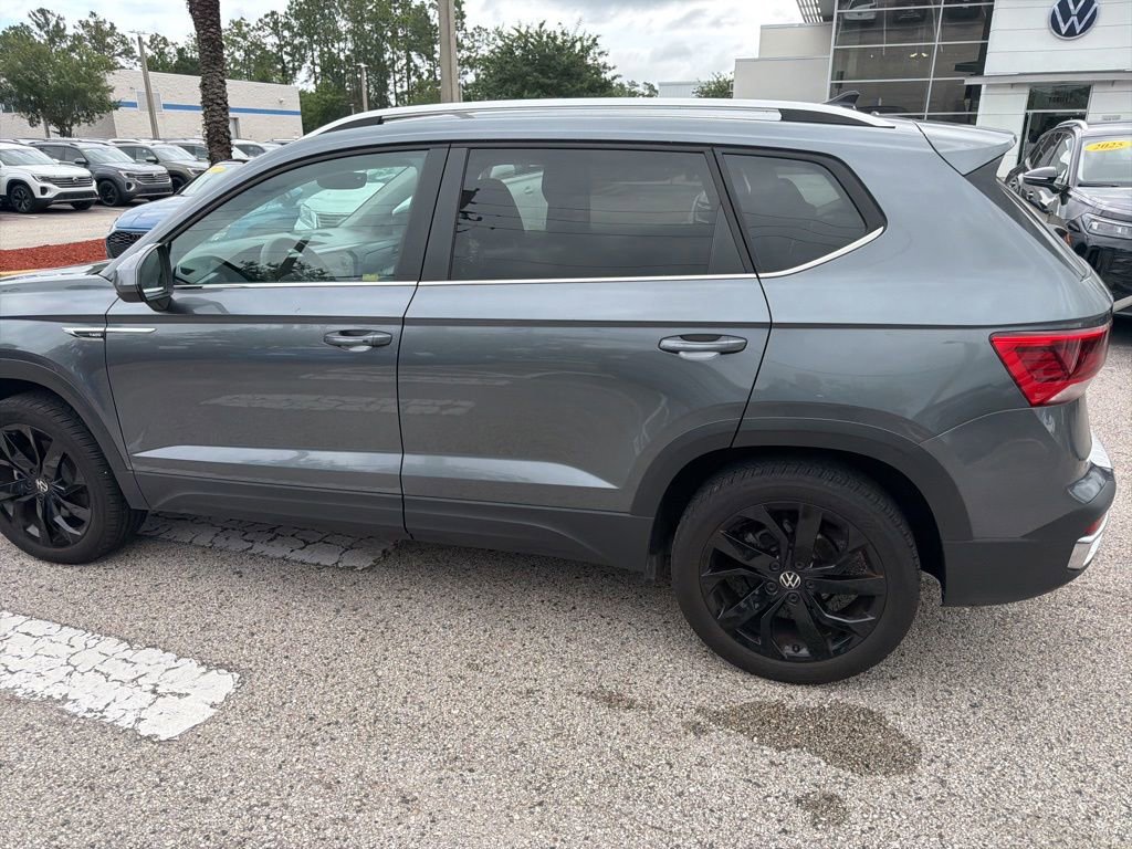 Certified 2023 Volkswagen Taos SE w/ Black Wheel Package FWD image 8