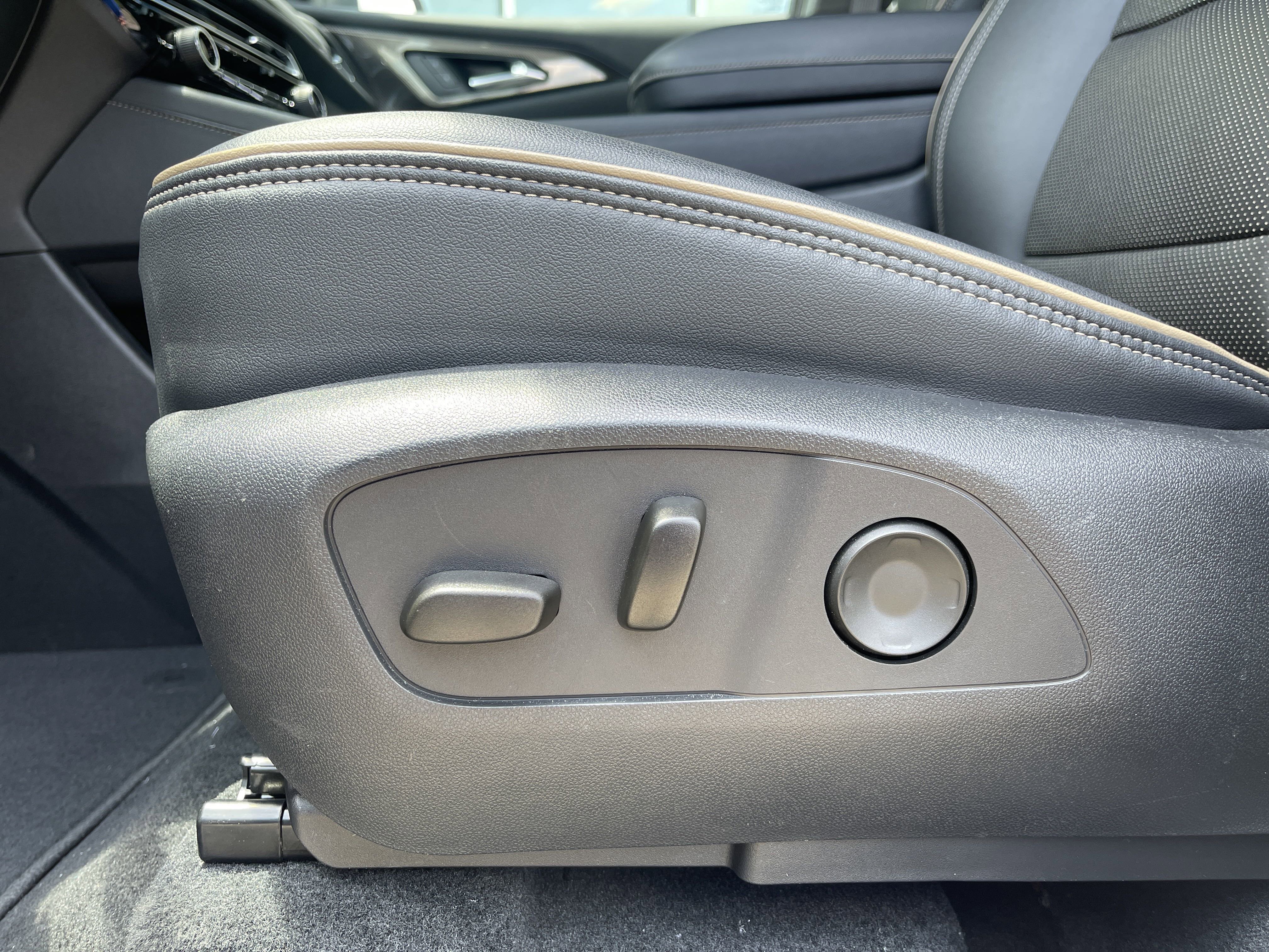 Used 2024 Chevrolet Traverse RS image 19