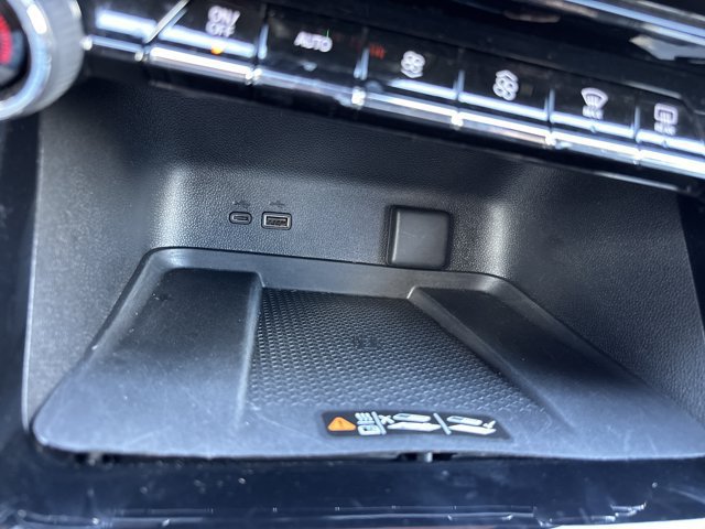Used 2025 Chevrolet Traverse LT AWD/4WD image 38