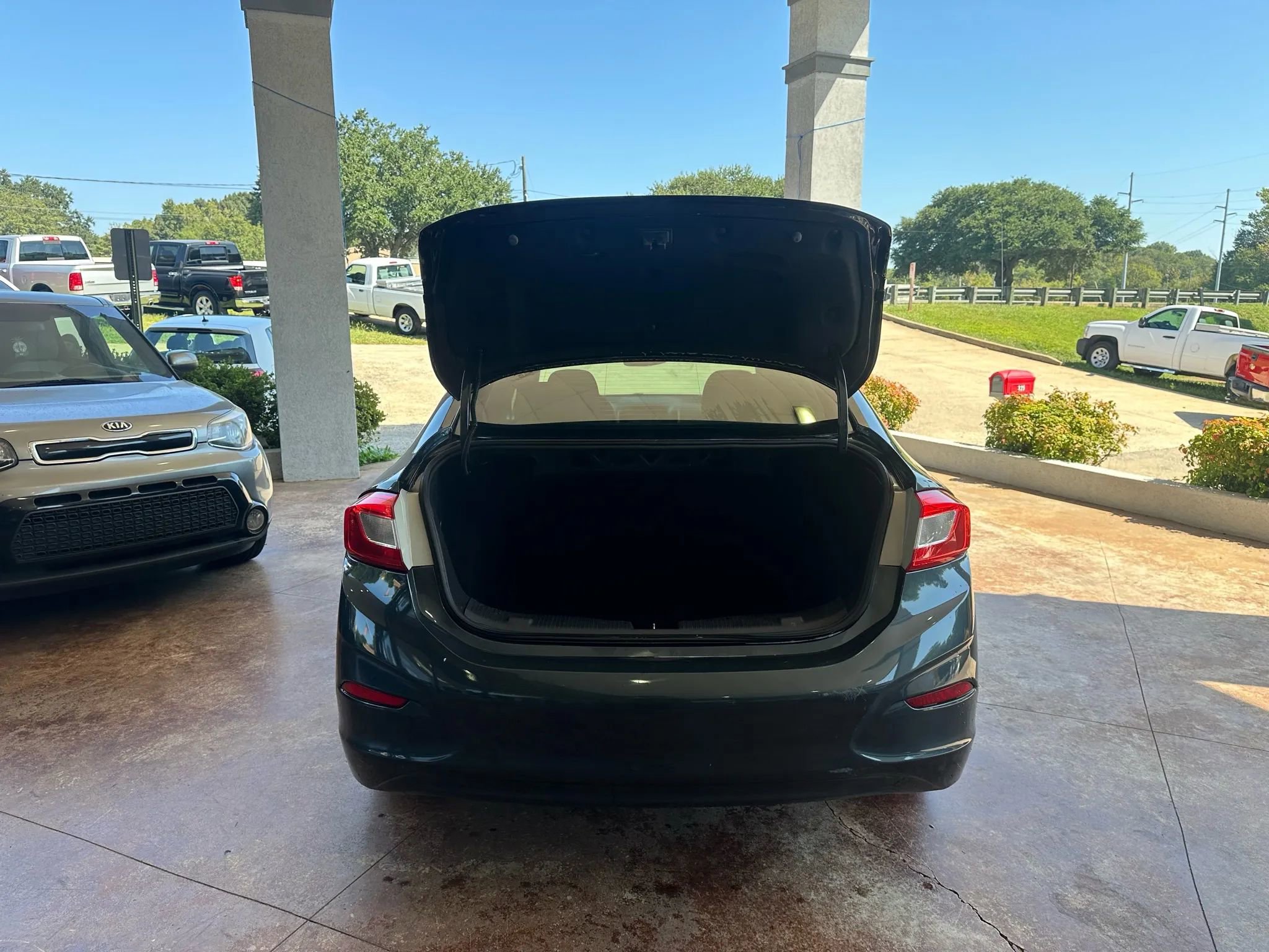 Used 2017 Chevrolet Cruze LT image 24