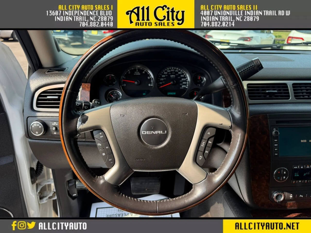 Used 2009 GMC Yukon XL Denali RWD image 32