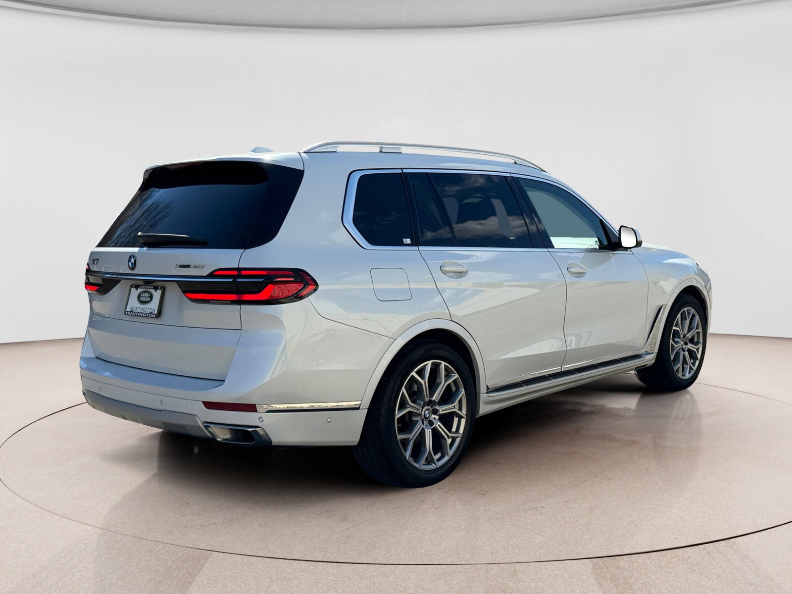 Used 2024 BMW X7 xDrive40i w/ Premium Package AWD/4WD image 5