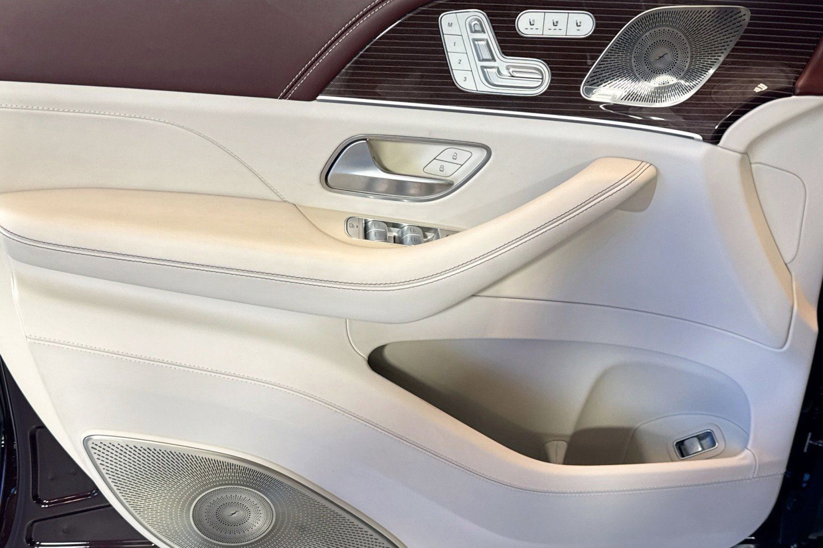 Used 2023 Mercedes-Benz Maybach GLS 600 4MATIC image 17