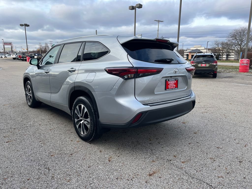 Used 2024 Toyota Highlander XLE video 3