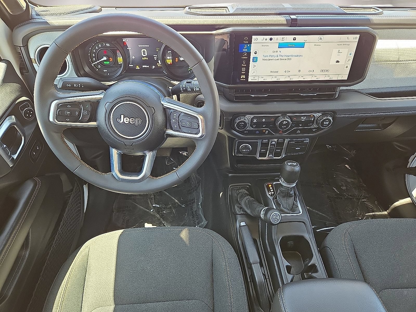 Used 2024 Jeep Wrangler Unlimited Sahara AWD/4WD image 18