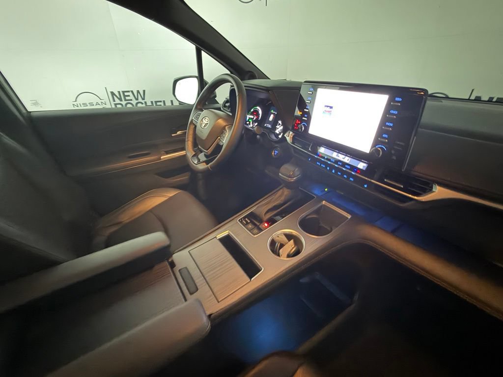 Used 2023 Toyota Sienna XLE Woodland Edition AWD/4WD image 29