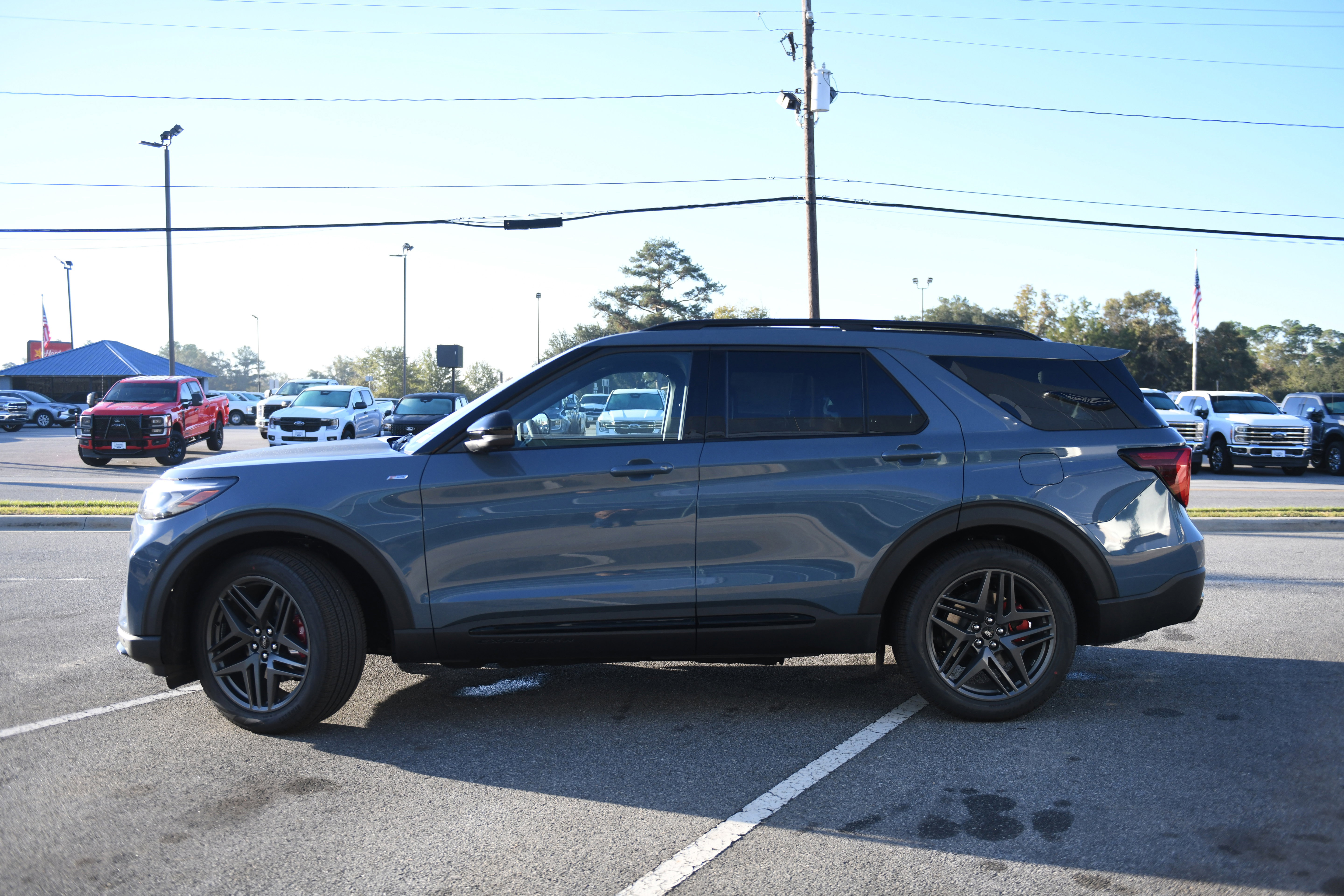 New 2026 Ford Explorer ST-Line w/ ST-Line Street Pack image 5