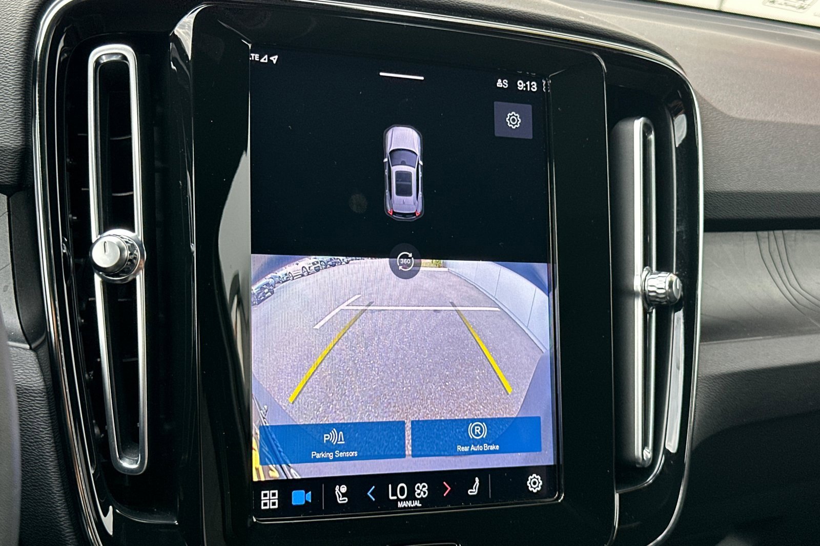 Used 2023 Volvo XC40 Recharge Ultimate w/ Protection Package Premier image 23