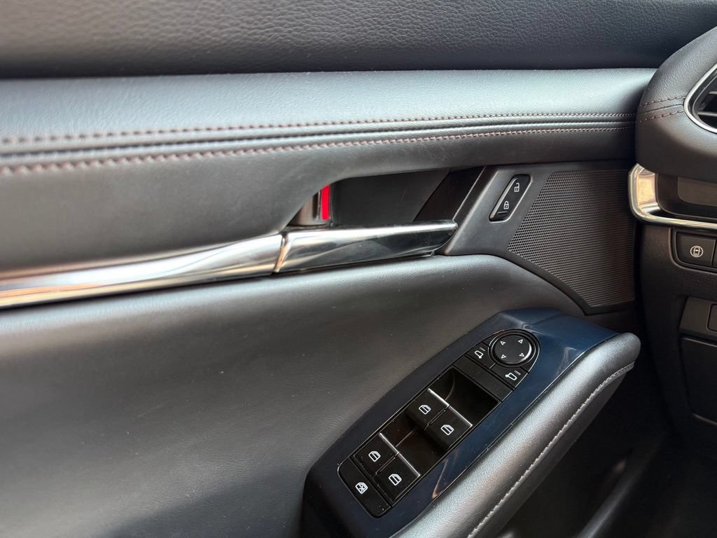 Used 2019 MAZDA MAZDA3 Hatchback FWD image 11