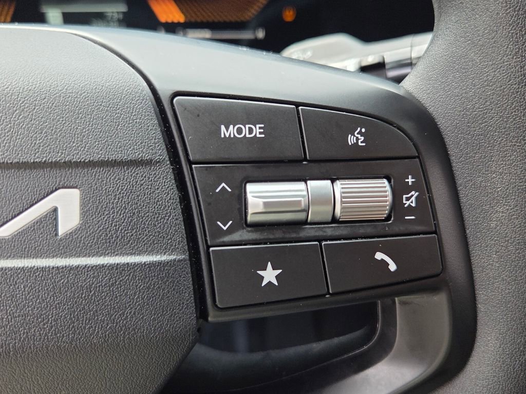 Used 2025 Kia K4 LXS image 23