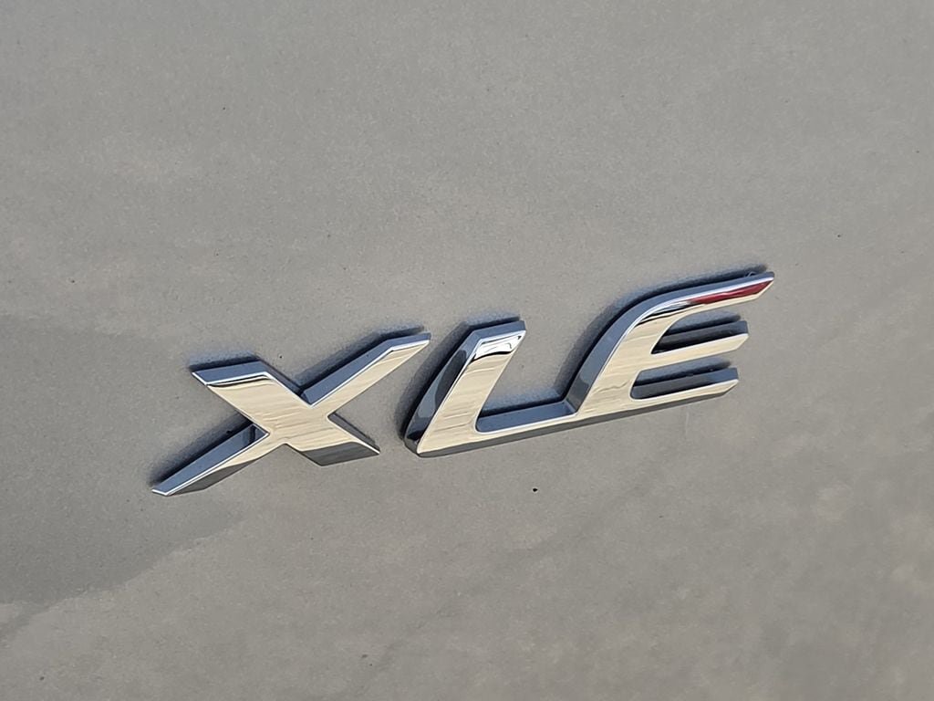 Used 2026 Toyota Corolla Cross XLE FWD image 11