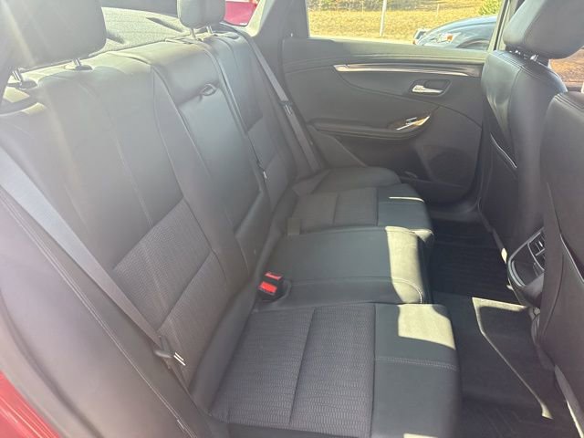 Used 2015 Chevrolet Impala LT w/ Convenience Package image 43