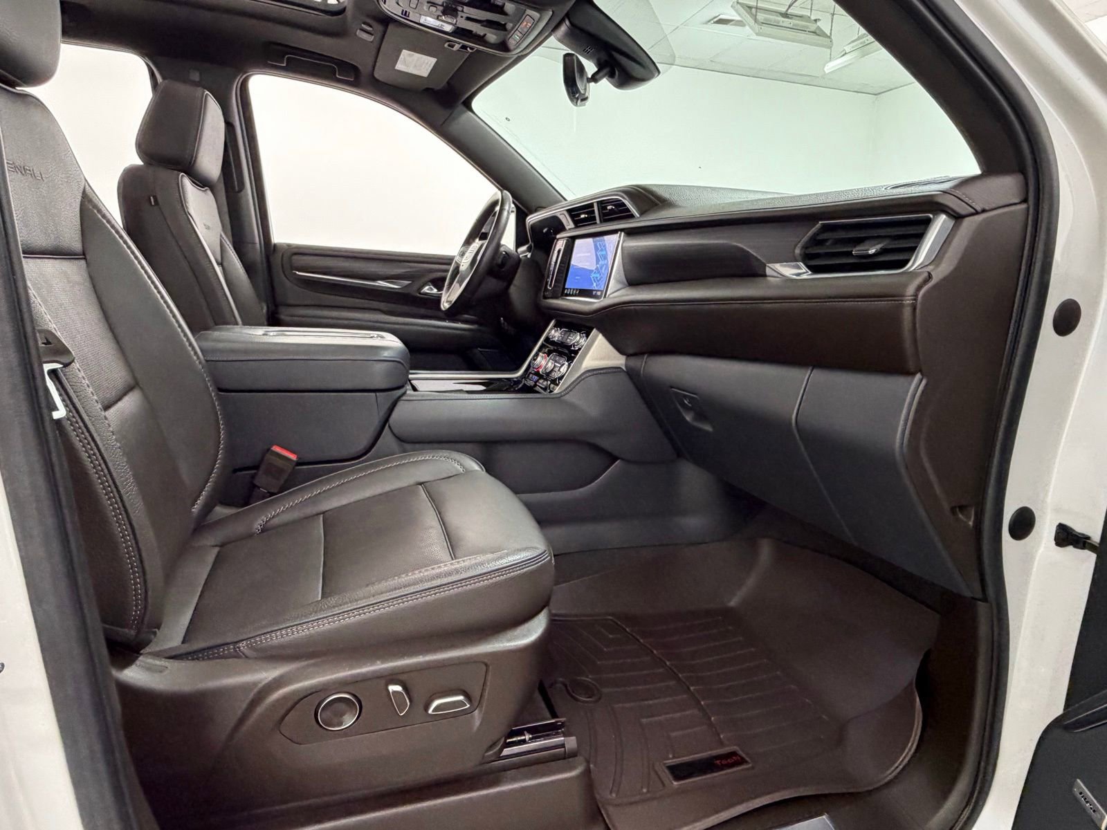 Used 2021 GMC Yukon Denali w/ Denali Premium Package AWD/4WD image 44