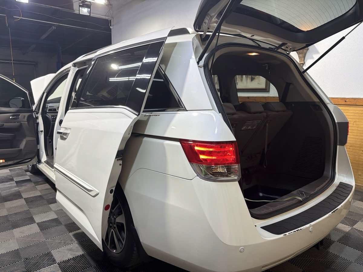 Used 2015 Honda Odyssey Touring Elite image 14