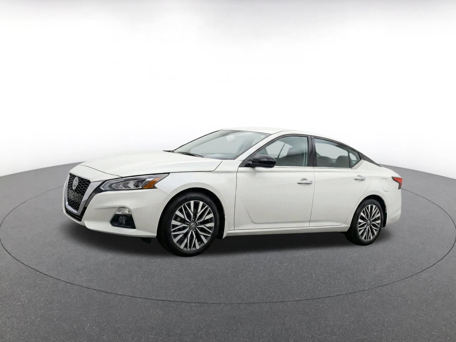 Used 2025 Nissan Altima 2.5 SV FWD image 3