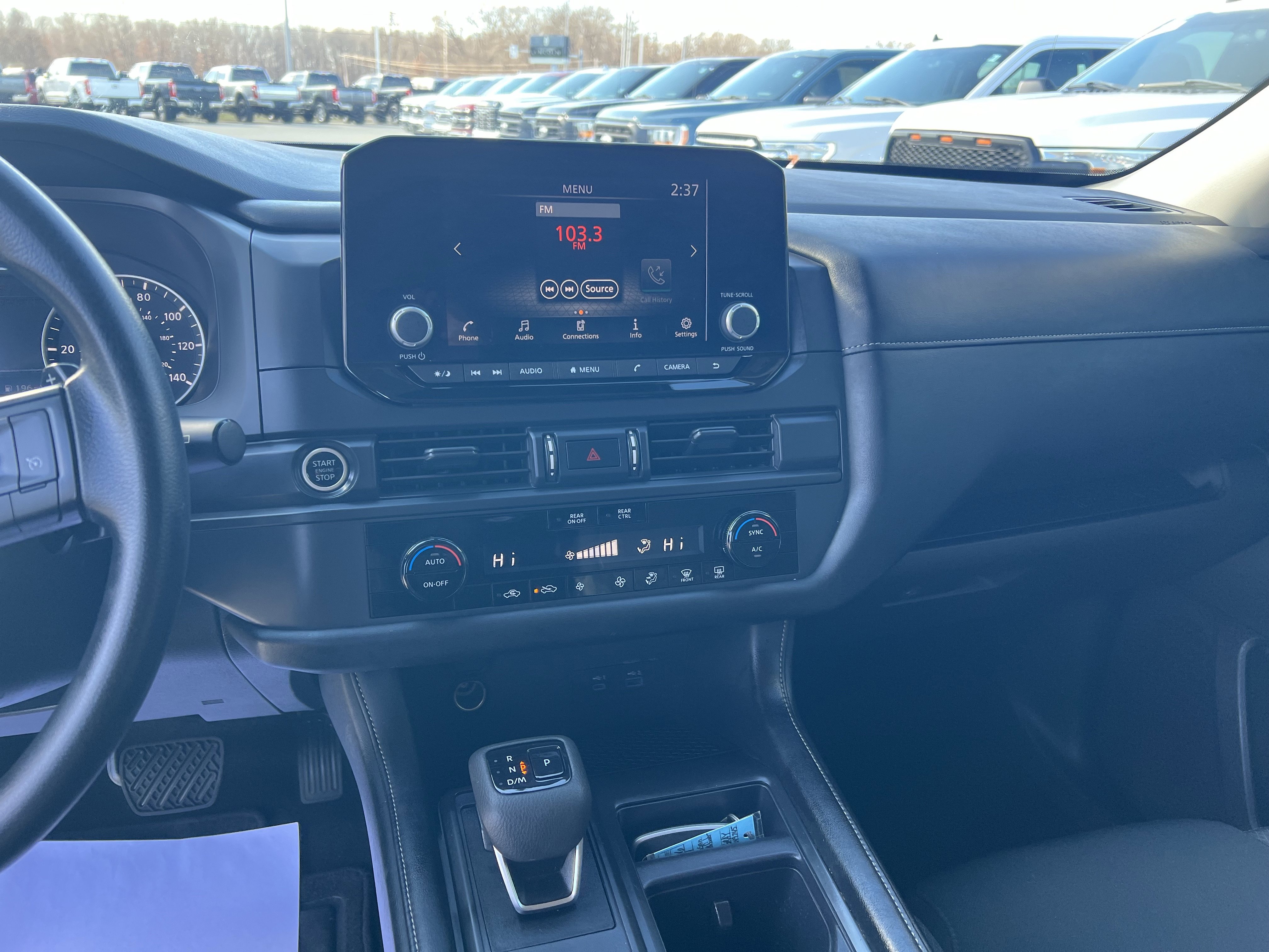 Used 2024 Nissan Pathfinder S image 27