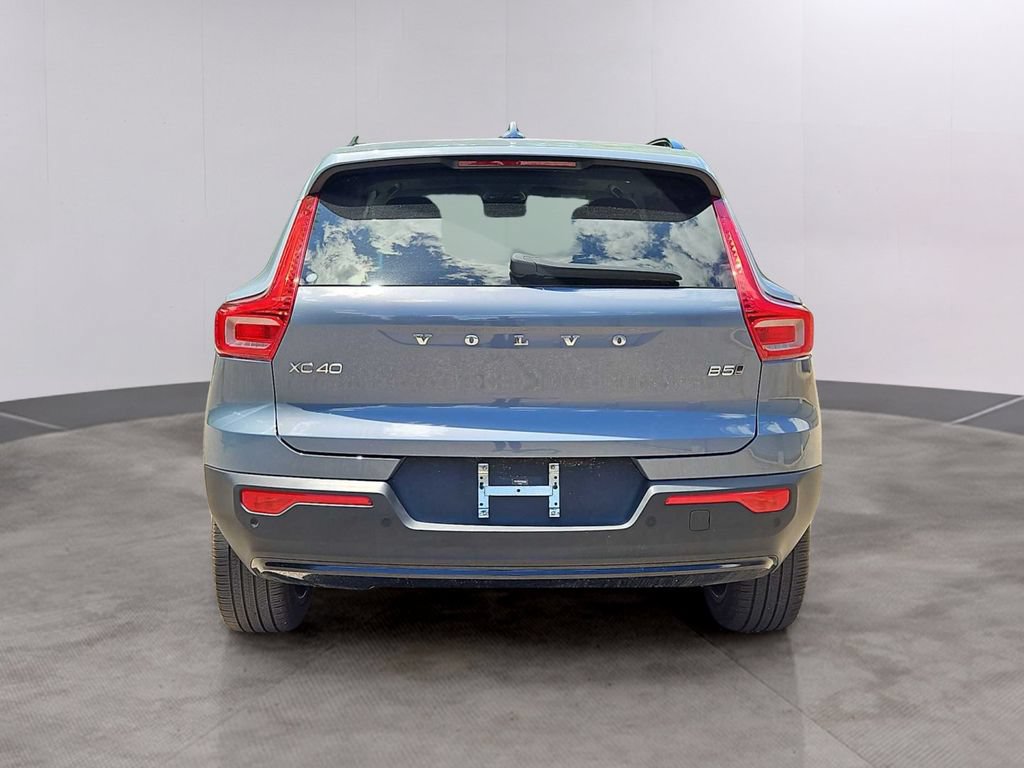 Used 2023 Volvo XC40 B5 Plus w/ Protection Package Premier AWD/4WD image 5