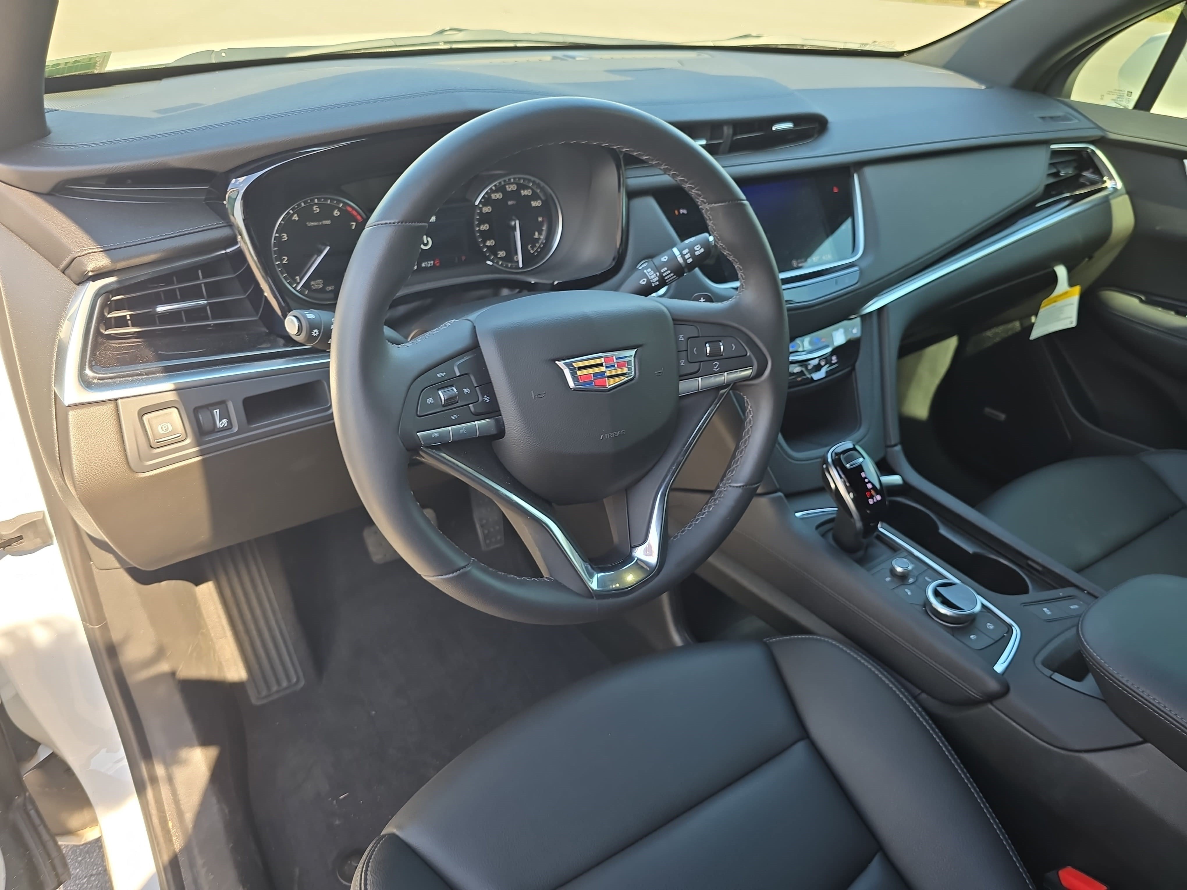New 2025 Cadillac XT6 Luxury FWD image 17