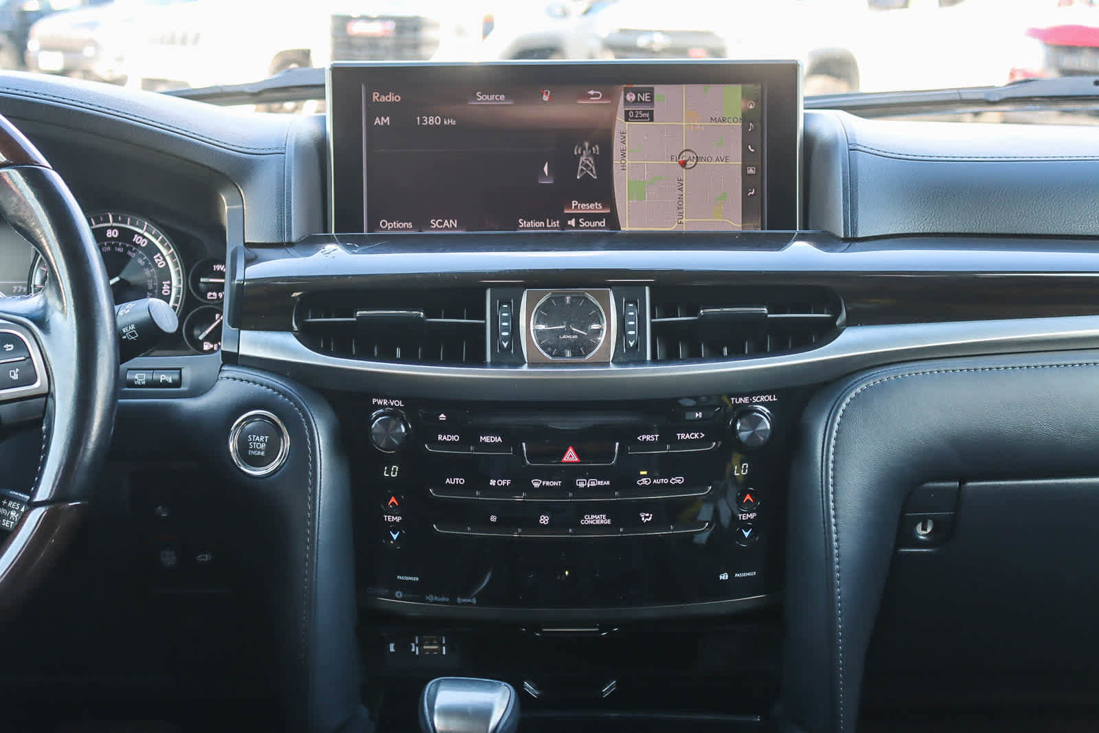 Used 2018 Lexus LX 570 4WD image 11