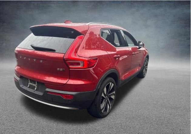 Used 2023 Volvo XC40 B5 Ultimate w/ Protection Package Premier AWD/4WD image 4
