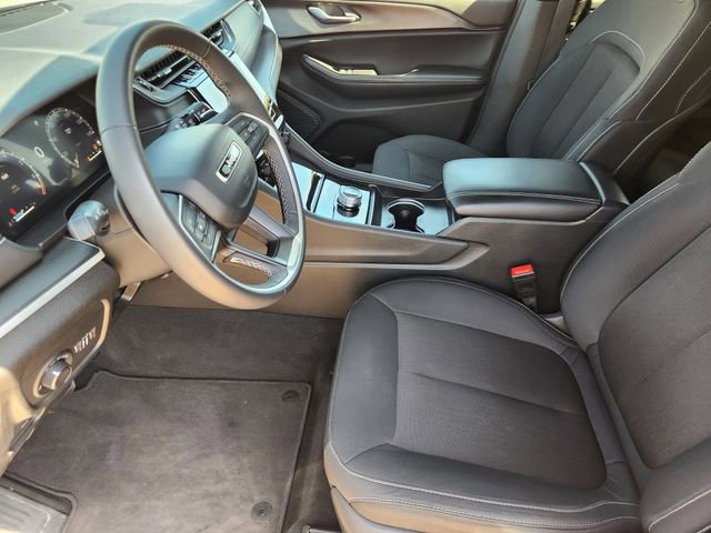 Used 2024 Jeep Grand Cherokee L Laredo RWD image 9