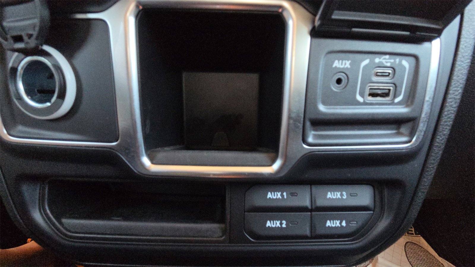 Used 2024 Jeep Wrangler Sport image 23