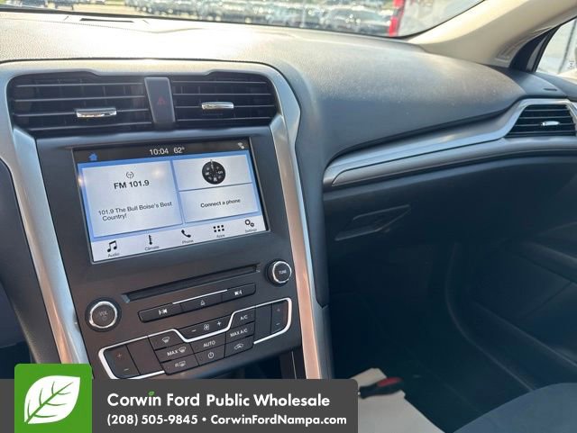 Used 2018 Ford Fusion SE w/ Fusion SE Technology Package FWD image 9