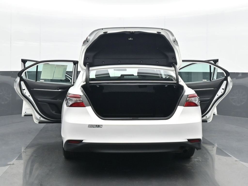 Used 2022 Toyota Camry LE image 25