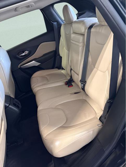 Used 2018 Jeep Cherokee Latitude w/ North All-Season Group FWD image 8