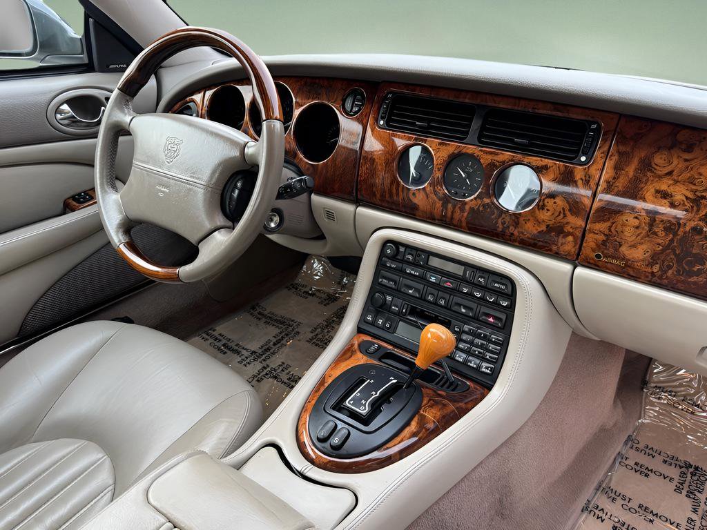 Used 2002 Jaguar XK8 Convertible image 32