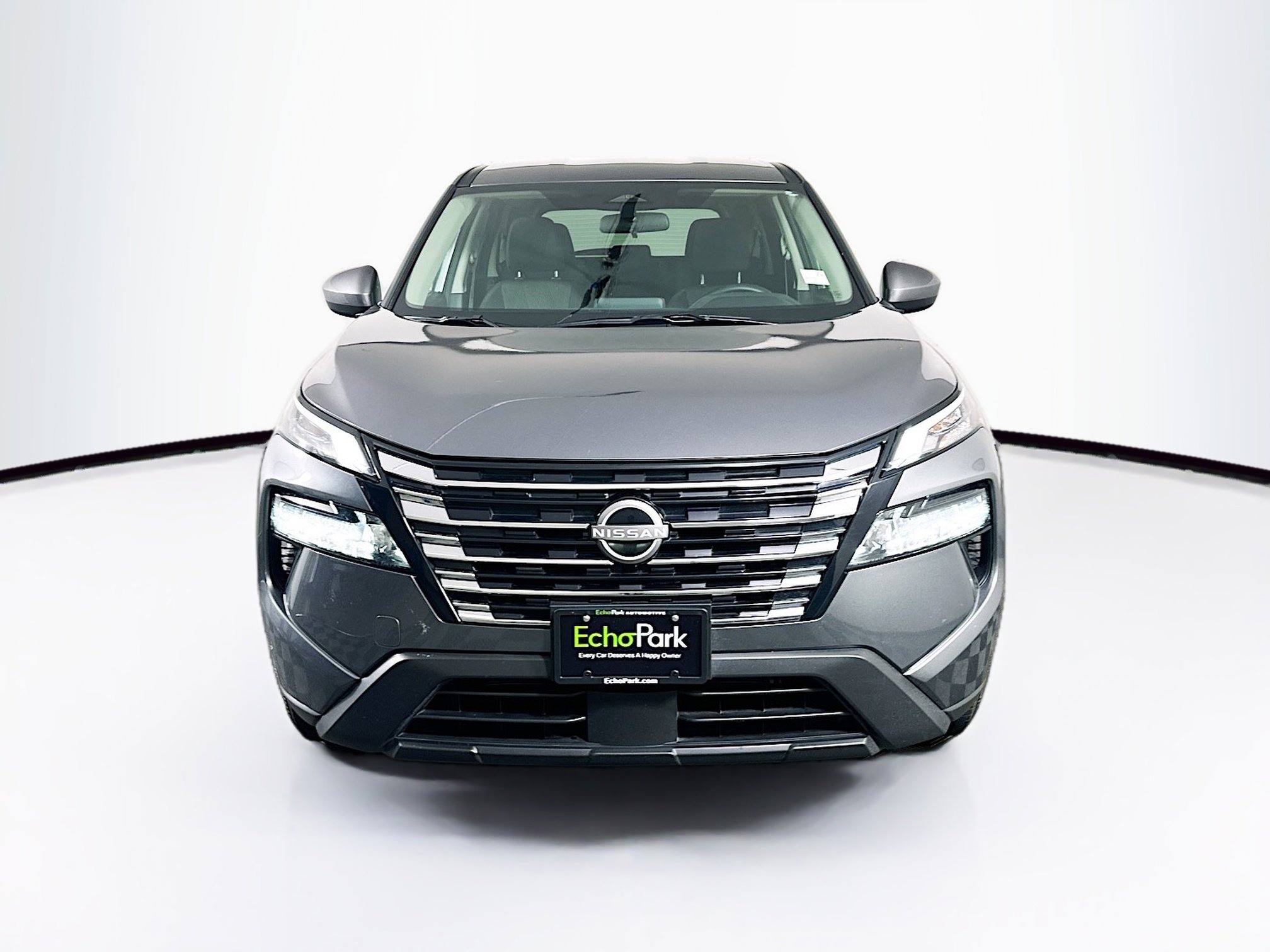 Used 2025 Nissan Rogue SV image 2