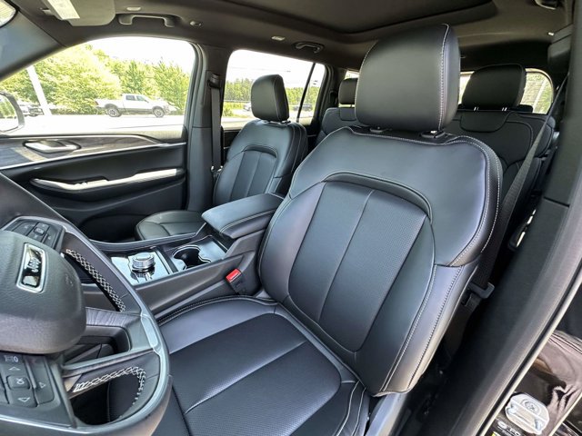 New 2026 Jeep Grand Cherokee L Limited w/ Luxury Tech Group II AWD/4WD image 17