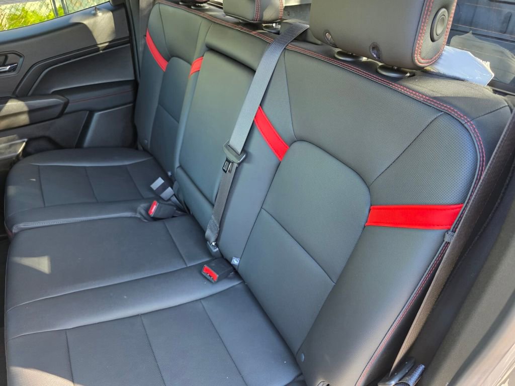 Used 2023 Chevrolet Colorado Z71 w/ Z71 Convenience Package 2 image 15