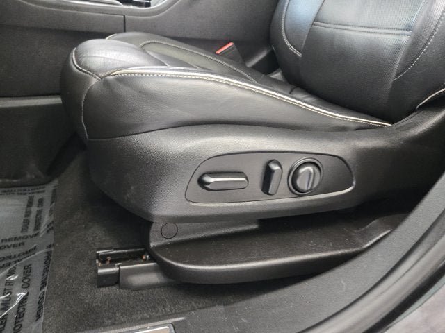 Used 2017 GMC Acadia Denali w/ Technology Package FWD image 24