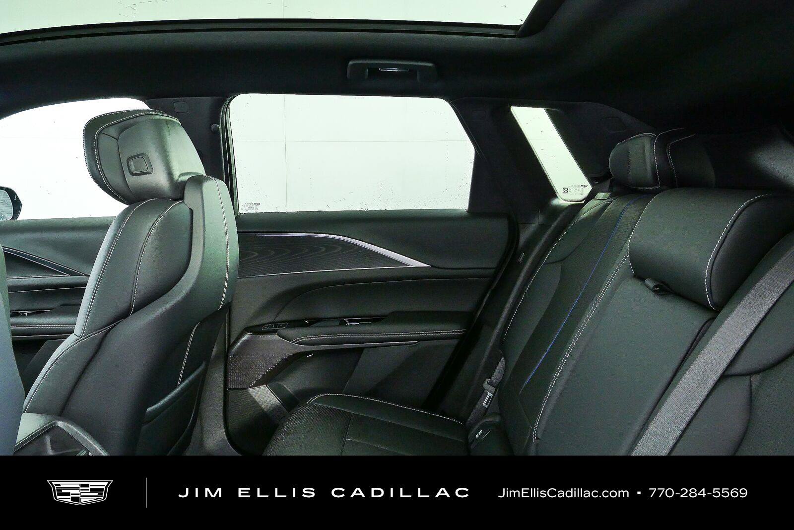 Used 2025 Cadillac Lyriq Luxury AWD/4WD image 18
