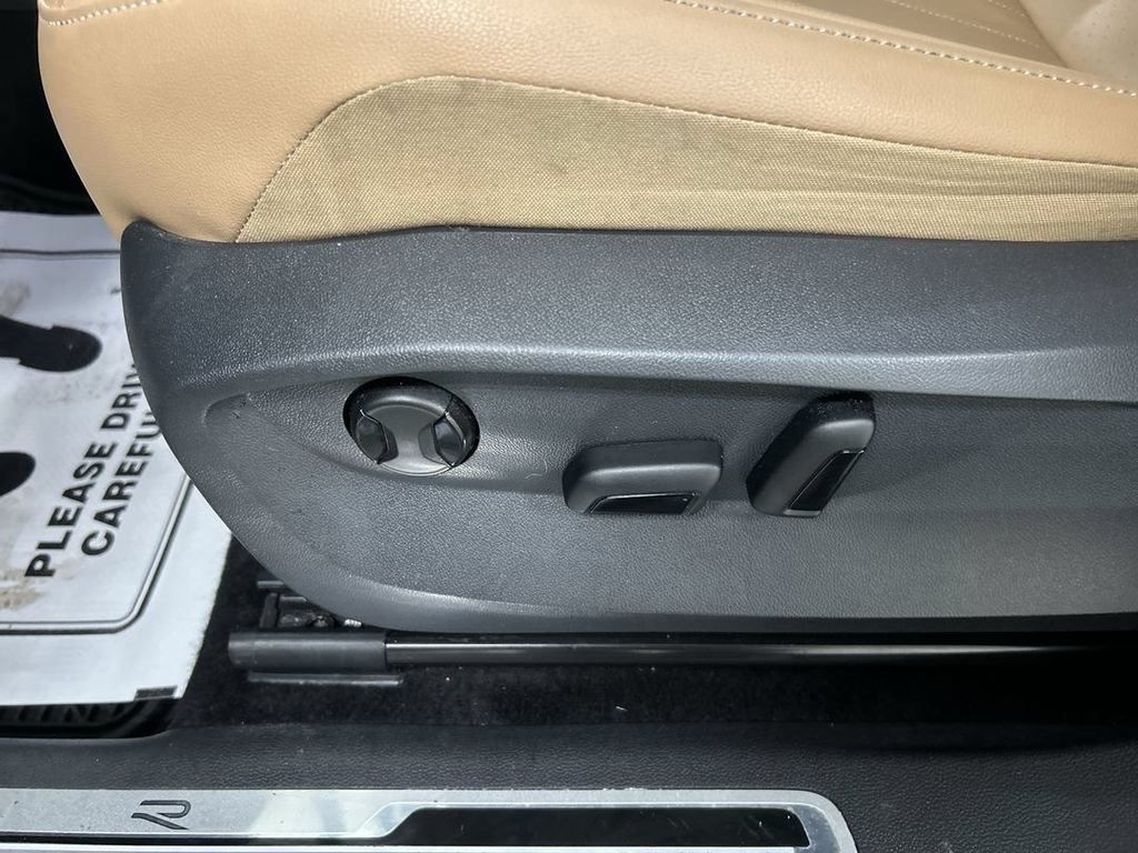 Certified 2024 Volkswagen Tiguan SE R-Line AWD/4WD image 10