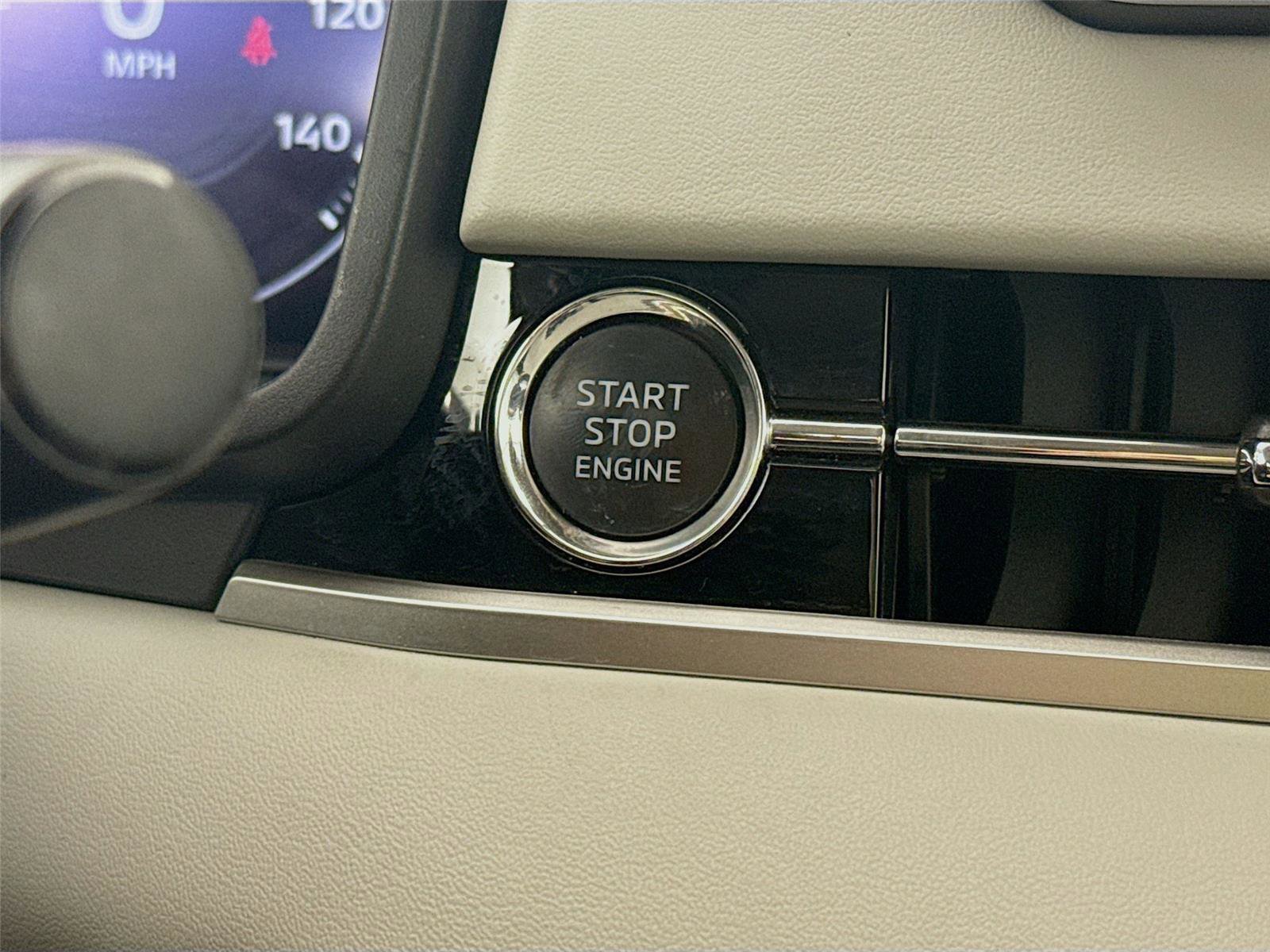 Used 2023 Mitsubishi Outlander SEL image 12