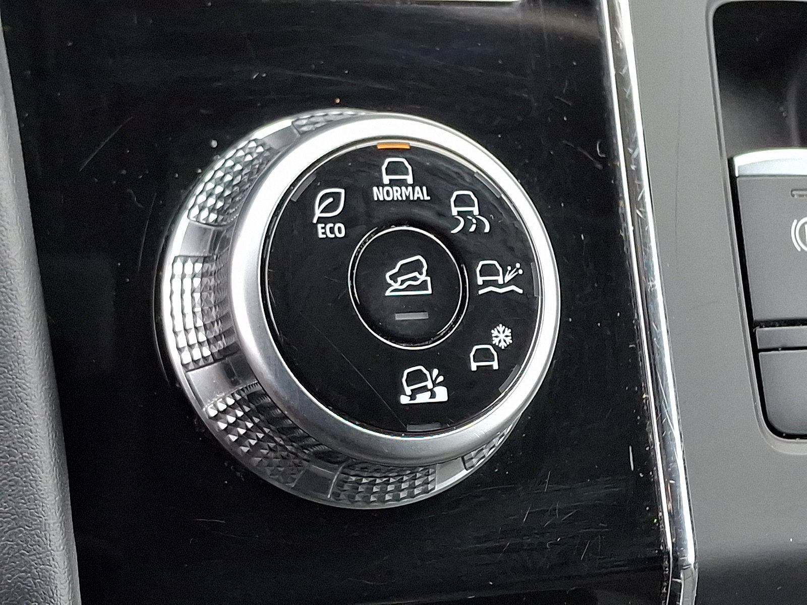 Used 2023 Mitsubishi Outlander SE image 24