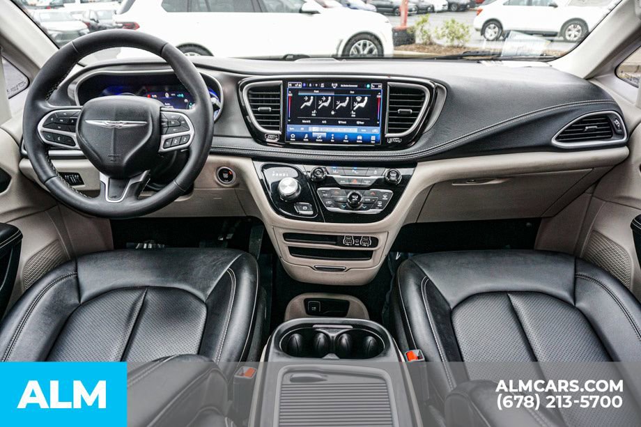 Used 2024 Chrysler Pacifica Select image 29