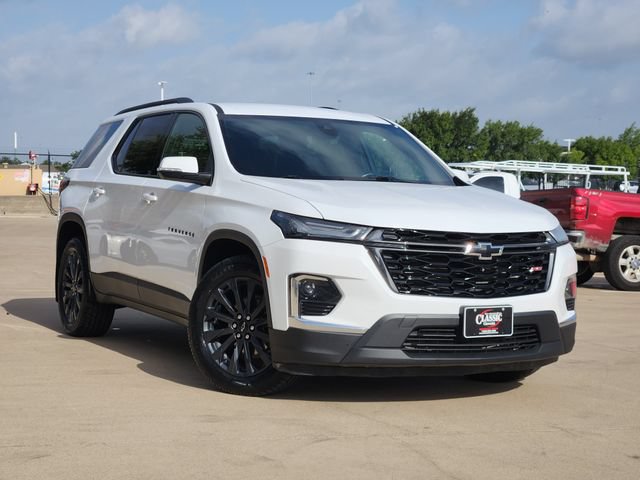 Used 2022 Chevrolet Traverse RS FWD image 2
