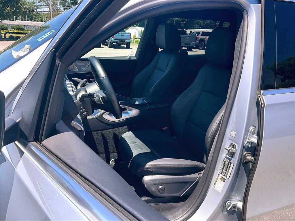 Used 2025 Mercedes-Benz GLS 450 4MATIC image 10