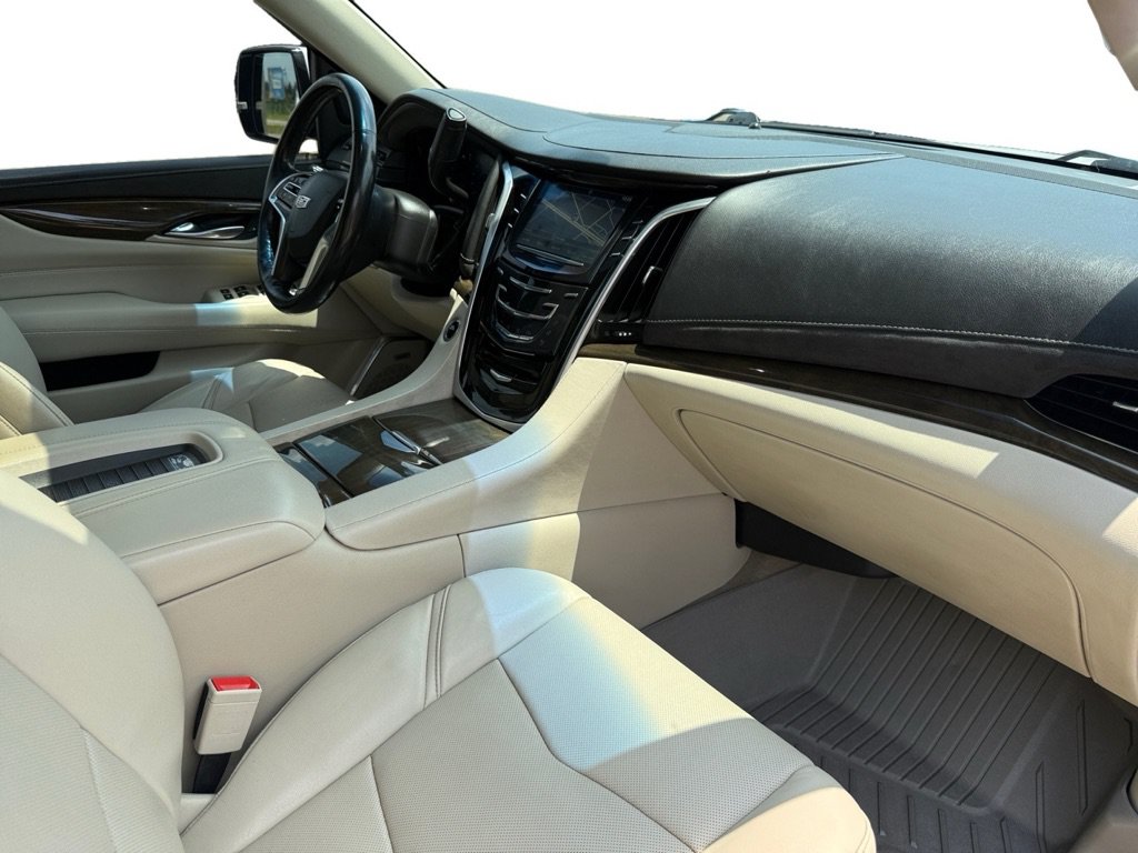 Used 2019 Cadillac Escalade ESV Luxury AWD/4WD image 11