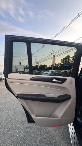 Used 2017 Mercedes-Benz GLS 450 4MATIC image 13