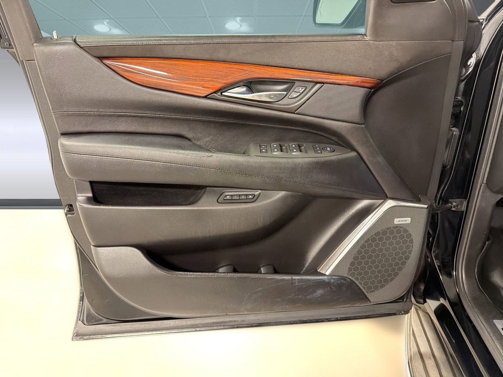 Used 2015 Cadillac Escalade Luxury image 21