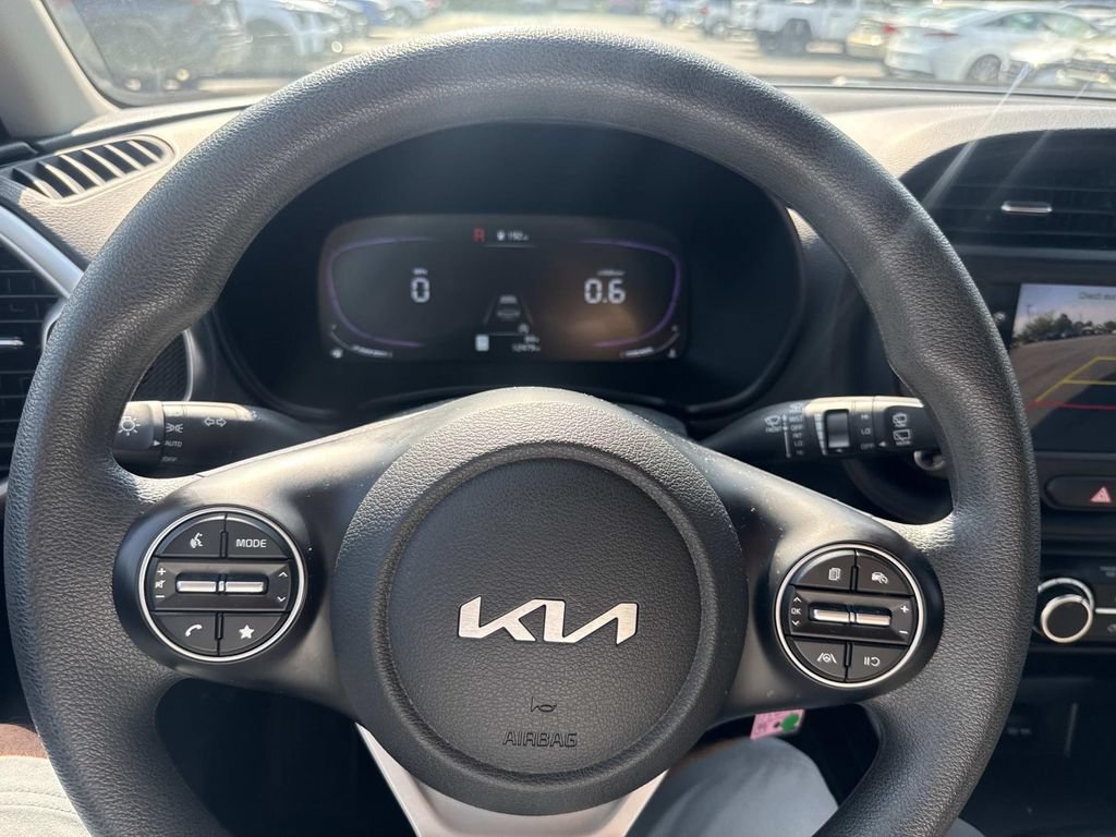 Used 2025 Kia Soul LX FWD image 26