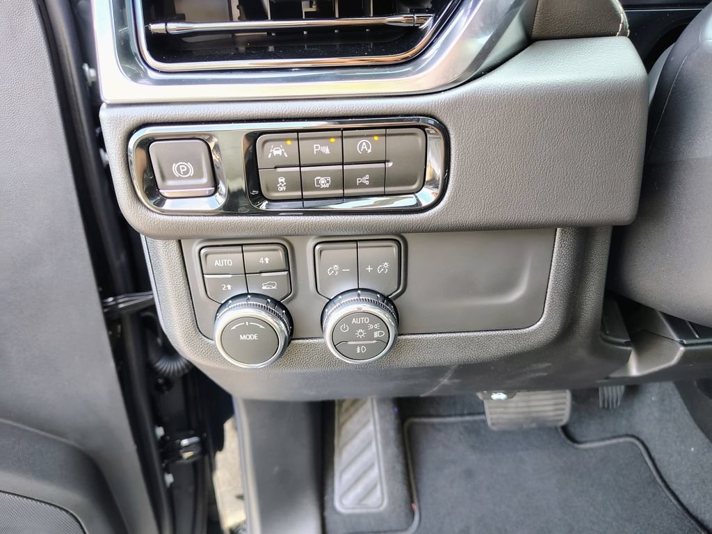 New 2026 GMC Yukon XL Elevation w/ LPO, Elevation Black Package AWD/4WD image 25