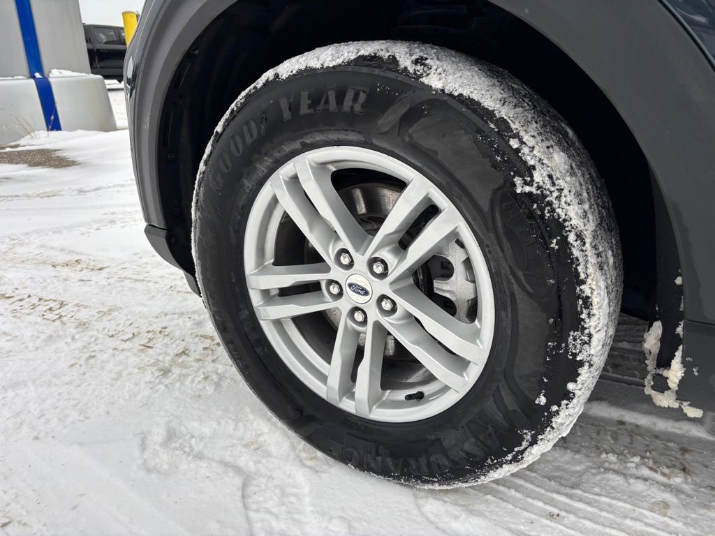 Used 2023 Ford Explorer XLT w/ Equipment Group 202A image 9
