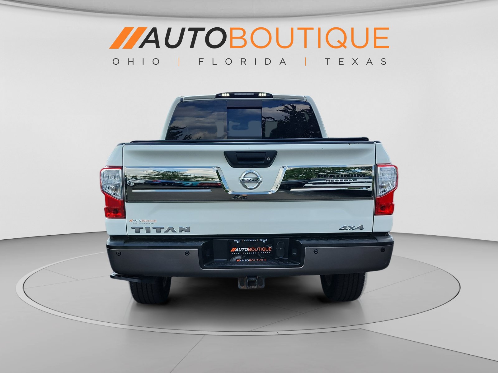 Used 2018 Nissan Titan Platinum Reserve w/ Platinum Utility Package AWD/4WD image 4
