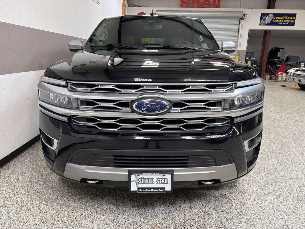 Used 2023 Ford Expedition Platinum AWD/4WD image 2