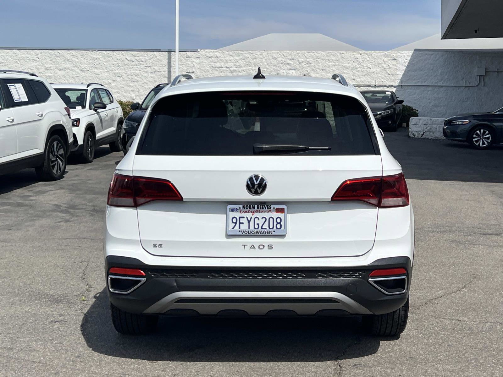 Certified 2023 Volkswagen Taos SE w/ Black Wheel Package image 23